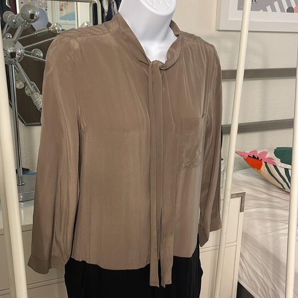 Broadway & Broome tan and black jumpsuit long sleeve 100% silk and rayon XS - Picture 2 of 8